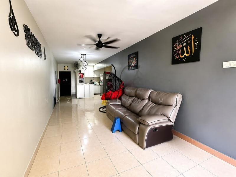 Pangsapuri untuk Dijual di Aliran Damai - Nazrin Hakimin - Living Room - PropertyGuru.com.my