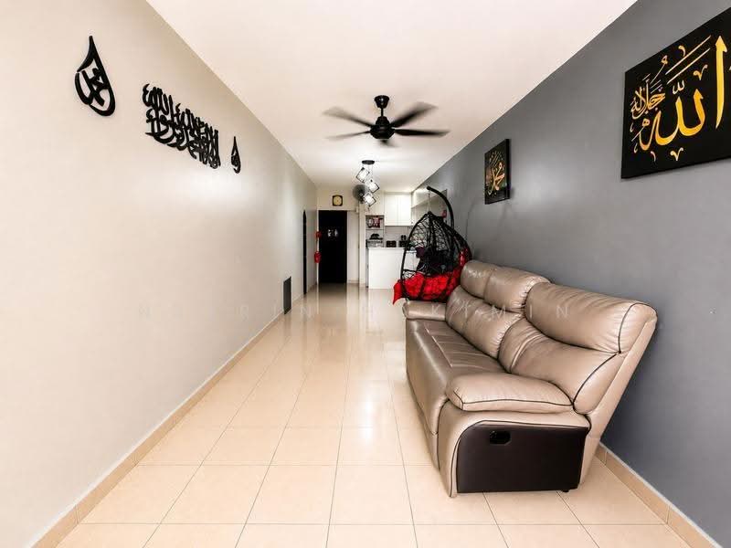 Pangsapuri untuk Dijual di Aliran Damai - Nazrin Hakimin - Living Room - PropertyGuru.com.my