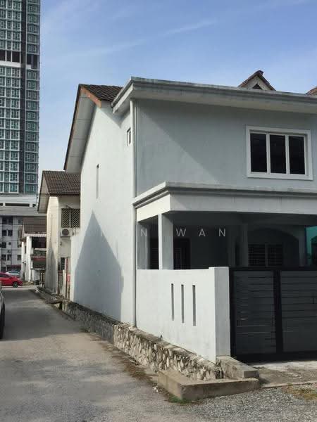 2-storey Terraced House for Rent in Petaling Jaya (Selangor) - Tron Wan - Exterior - PropertyGuru.com.my