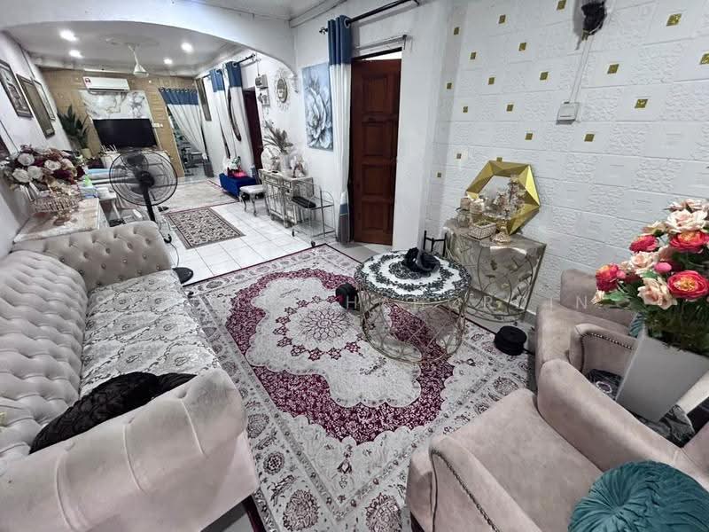 1-storey Terraced House for Sale in Seksyen 24 (Shah Alam) - Syahmi Shahordin - Living Room - PropertyGuru.com.my