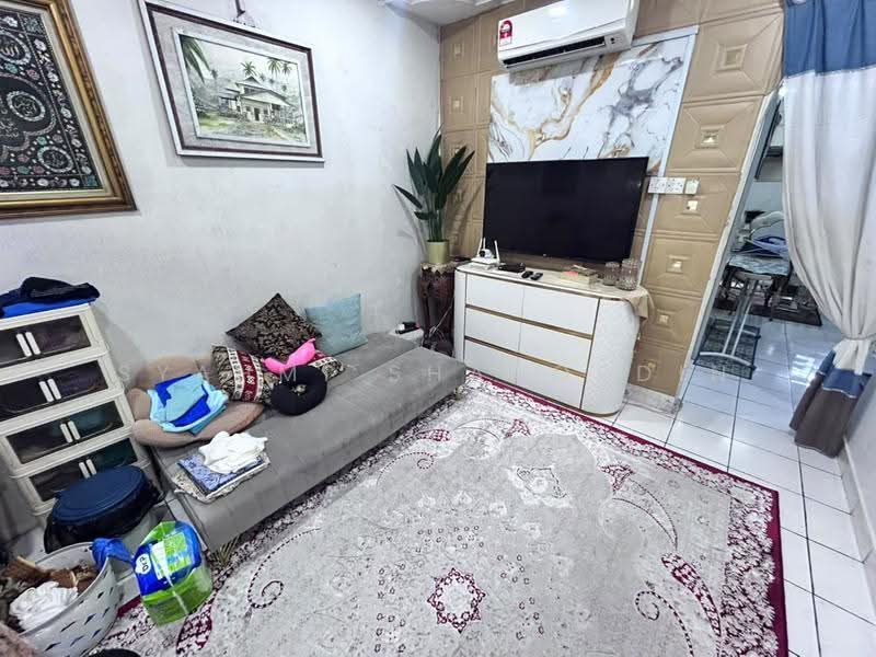 1-storey Terraced House for Sale in Seksyen 24 (Shah Alam) - Syahmi Shahordin - Living Room - PropertyGuru.com.my