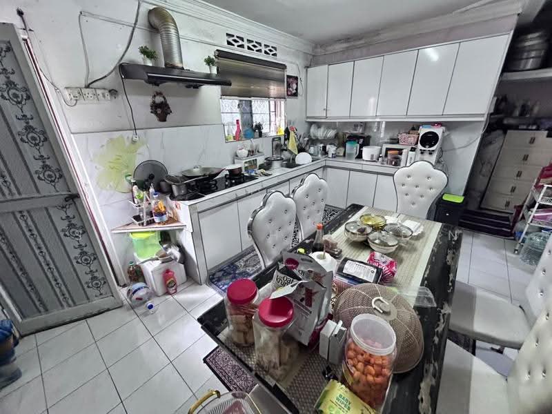 1-storey Terraced House for Sale in Seksyen 24 (Shah Alam) - Syahmi Shahordin - Kitchen - PropertyGuru.com.my