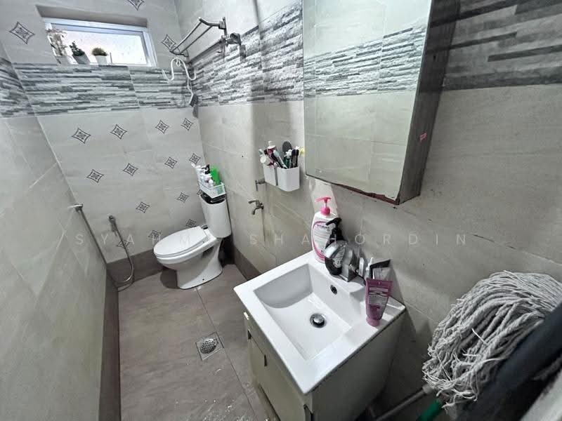 1-storey Terraced House for Sale in Seksyen 24 (Shah Alam) - Syahmi Shahordin - Bathroom - PropertyGuru.com.my