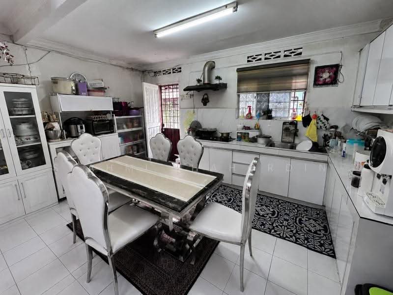 1-storey Terraced House for Sale in Seksyen 24 (Shah Alam) - Syahmi Shahordin - Kitchen - PropertyGuru.com.my