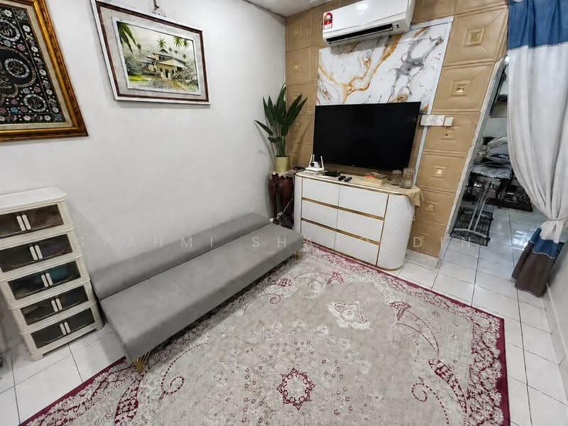 1-storey Terraced House for Sale in Seksyen 24 (Shah Alam) - Syahmi Shahordin - Living Room - PropertyGuru.com.my