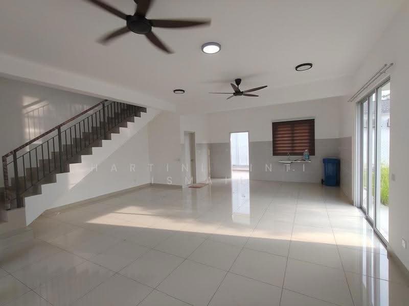 2-storey Terraced House for Sale in Jenjarom (Selangor) - Hartini Binti Ismail - Living Room - PropertyGuru.com.my