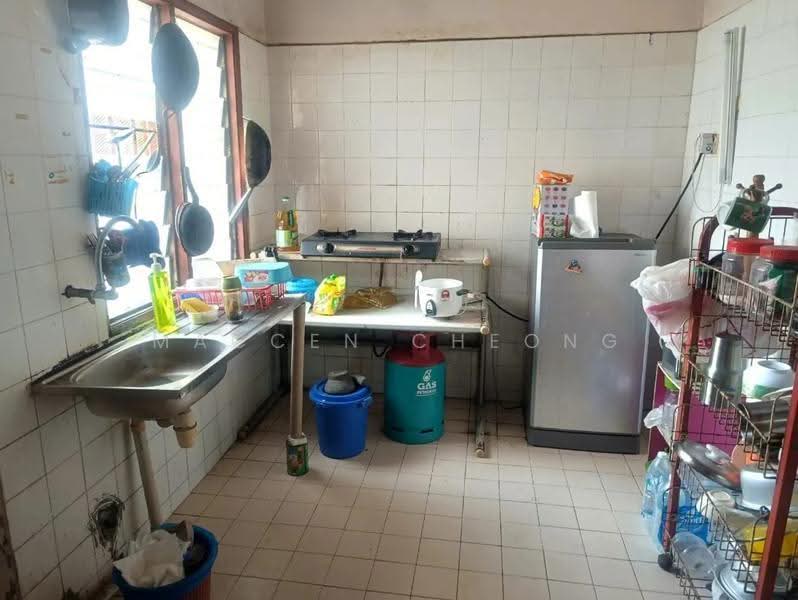 1.5-storey Terraced House for Sale in Taman Alam Megah (Shah Alam) - Maccen Cheong - Kitchen - PropertyGuru.com.my