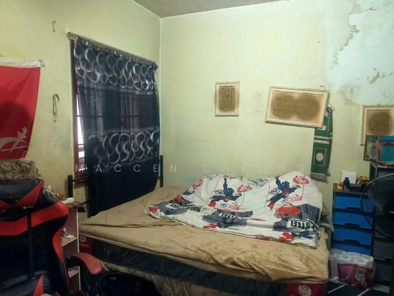 1.5-storey Terraced House for Sale in Taman Alam Megah (Shah Alam) - Maccen Cheong - Bedroom - PropertyGuru.com.my