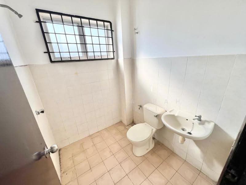 2-storey Terraced House for Sale in Banting (Selangor) - Zairul Asrah Zulkefli - Bathroom - PropertyGuru.com.my