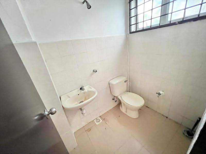 2-storey Terraced House for Sale in Banting (Selangor) - Zairul Asrah Zulkefli - Bathroom - PropertyGuru.com.my