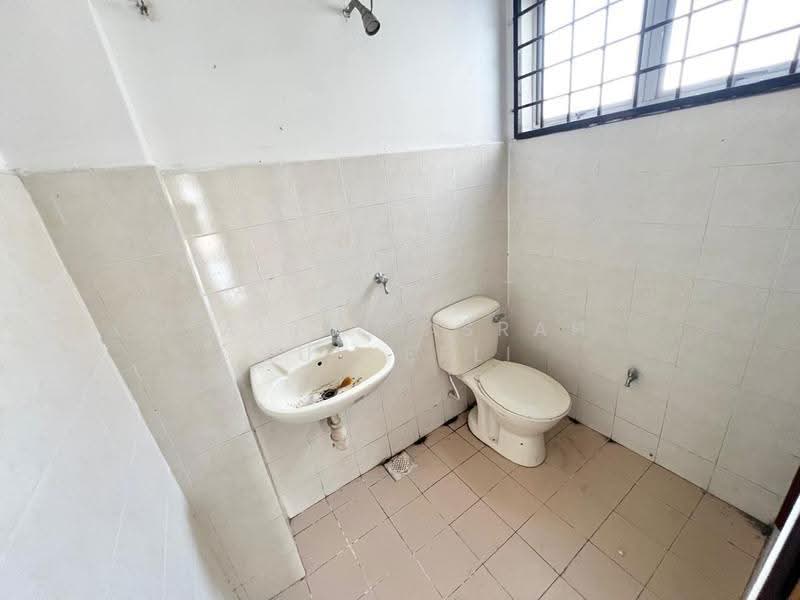 2-storey Terraced House for Sale in Banting (Selangor) - Zairul Asrah Zulkefli - Bathroom - PropertyGuru.com.my