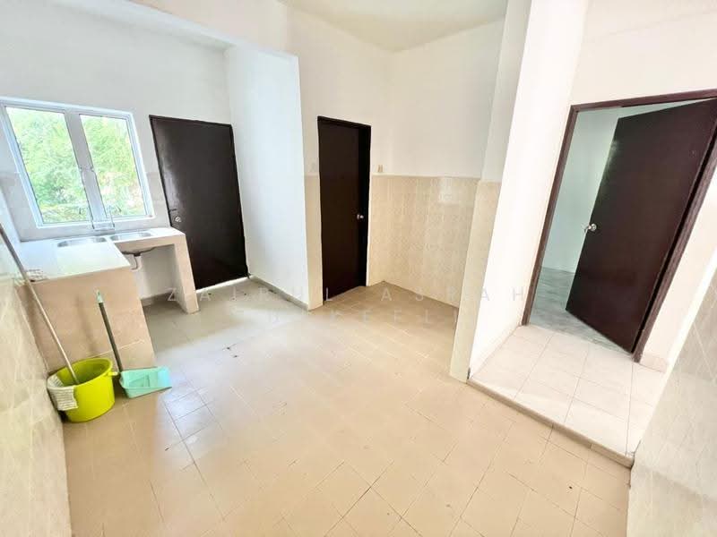 2-storey Terraced House for Sale in Banting (Selangor) - Zairul Asrah Zulkefli - Kitchen - PropertyGuru.com.my