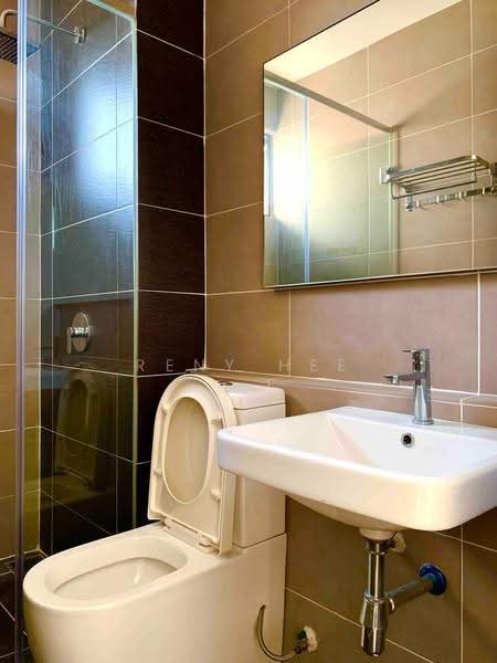 Kediaman Servis untuk Dijual di D'Pristine - Reny Hee - Bathroom - PropertyGuru.com.my