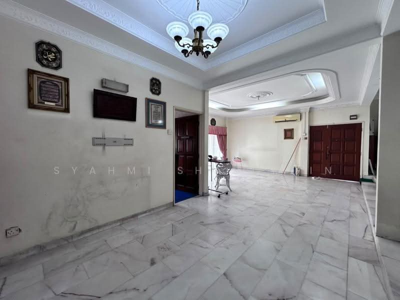 Bungalow House untuk Dijual di Seksyen 3 (Shah Alam) - Syahmi Shahordin - Living Room - PropertyGuru.com.my