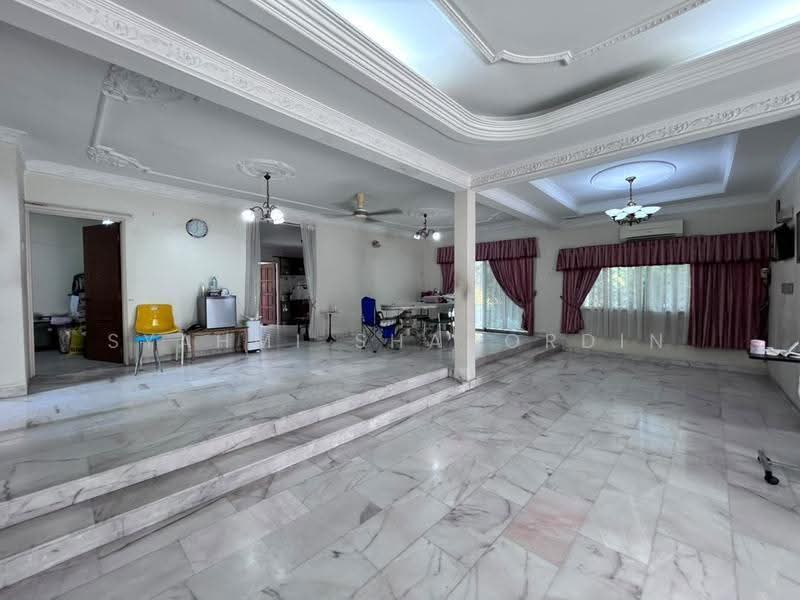 Bungalow House untuk Dijual di Seksyen 3 (Shah Alam) - Syahmi Shahordin - Living Room - PropertyGuru.com.my