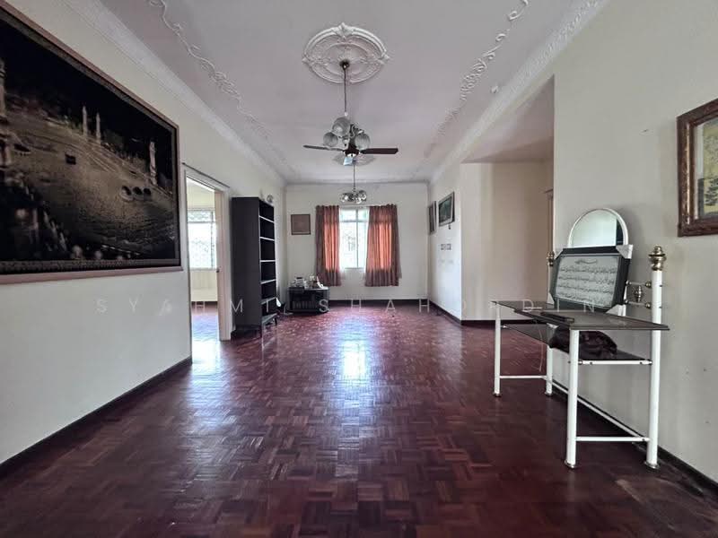 Bungalow House untuk Dijual di Seksyen 3 (Shah Alam) - Syahmi Shahordin - Living Room - PropertyGuru.com.my
