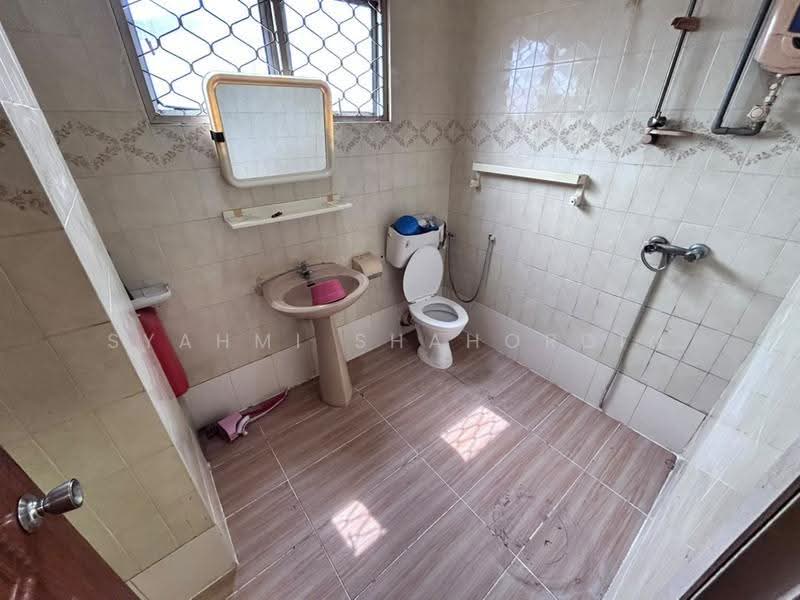 Bungalow House untuk Dijual di Seksyen 3 (Shah Alam) - Syahmi Shahordin - Bathroom - PropertyGuru.com.my
