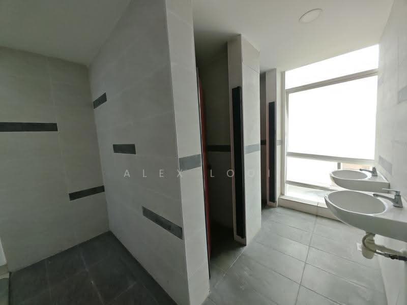 Kilang Berkembar untuk Dijual di Taman Perindustrian Cemerlang (Ulu Tiram) - Alex Looi - Bathroom - PropertyGuru.com.my