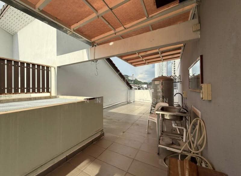 Rumah Teres 3-Tingkat untuk Dijual di Tanjung Bungah (Penang) - Lenny Goon - Balcony - PropertyGuru.com.my