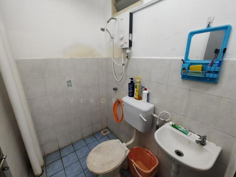 Apartment for Sale at Villa Krystal @ Bandar Selesa Jaya - Vince Soo - Bathroom - PropertyGuru.com.my