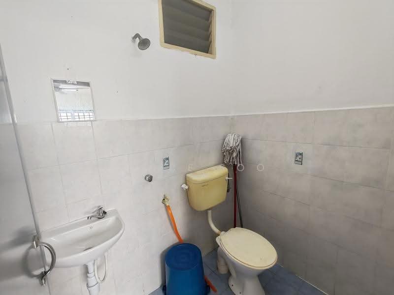 Apartment for Sale at Villa Krystal @ Bandar Selesa Jaya - Vince Soo - Bathroom - PropertyGuru.com.my