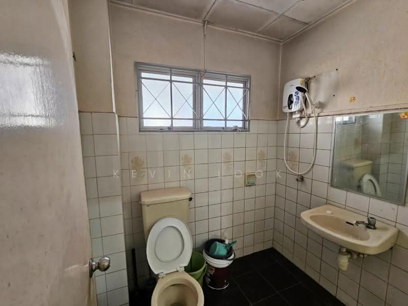 2-storey Terraced House for Rent in Usj 13 (Subang Jaya) - Kevin Look - Bathroom - PropertyGuru.com.my