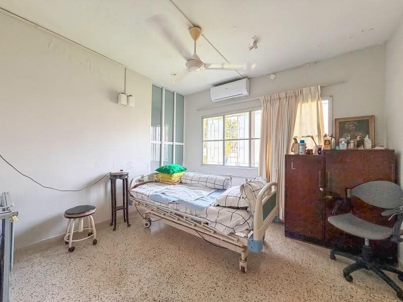 Bungalow House untuk Dijual di Seksyen 6 (Petaling Jaya) - Aisyah Abdul Manap - Bedroom - PropertyGuru.com.my