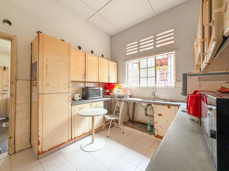 Bungalow House untuk Dijual di Seksyen 6 (Petaling Jaya) - Aisyah Abdul Manap - Kitchen - PropertyGuru.com.my
