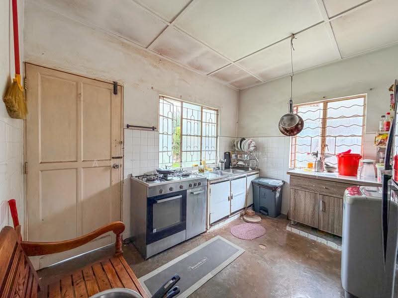 Bungalow House untuk Dijual di Seksyen 6 (Petaling Jaya) - Aisyah Abdul Manap - Kitchen - PropertyGuru.com.my