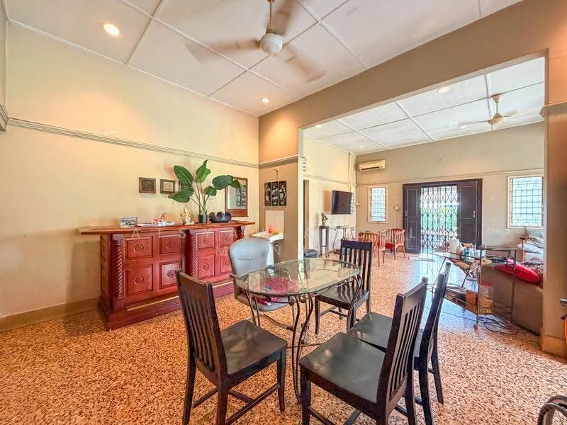Bungalow House untuk Dijual di Seksyen 6 (Petaling Jaya) - Aisyah Abdul Manap - Living Room - PropertyGuru.com.my