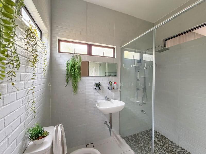 Bungalow House untuk Dijual di Seksyen 6 (Petaling Jaya) - Aisyah Abdul Manap - Bathroom - PropertyGuru.com.my