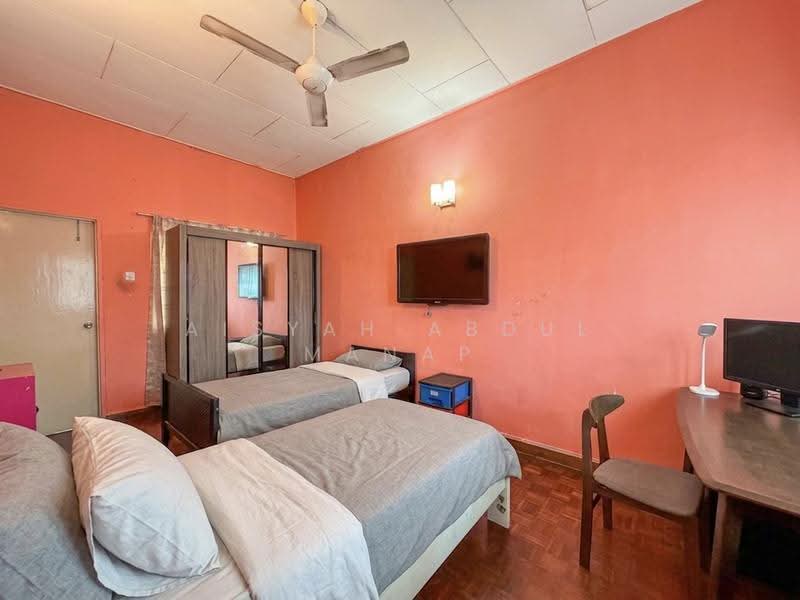 Bungalow House untuk Dijual di Seksyen 6 (Petaling Jaya) - Aisyah Abdul Manap - Bedroom - PropertyGuru.com.my