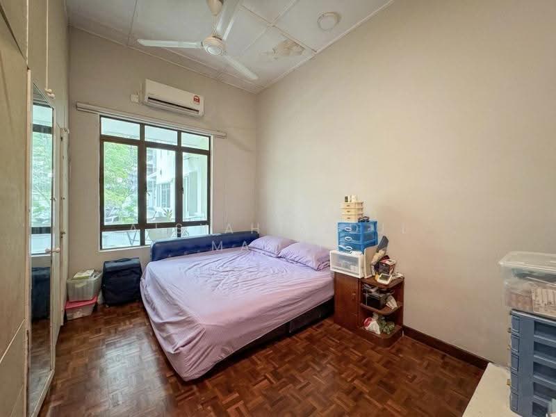 Bungalow House untuk Dijual di Seksyen 6 (Petaling Jaya) - Aisyah Abdul Manap - Bedroom - PropertyGuru.com.my