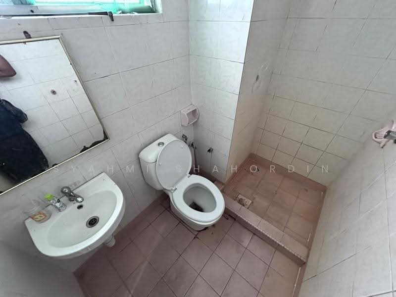 Kondominium untuk Dijual di Kemuncak Shah Alam - Syahmi Shahordin - Bathroom - PropertyGuru.com.my