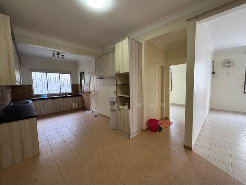 Rumah Teres 2-Tingkat untuk Dijual di Bandar Baru Salak Tinggi (Sepang) - NIK AZWAN - Kitchen - PropertyGuru.com.my