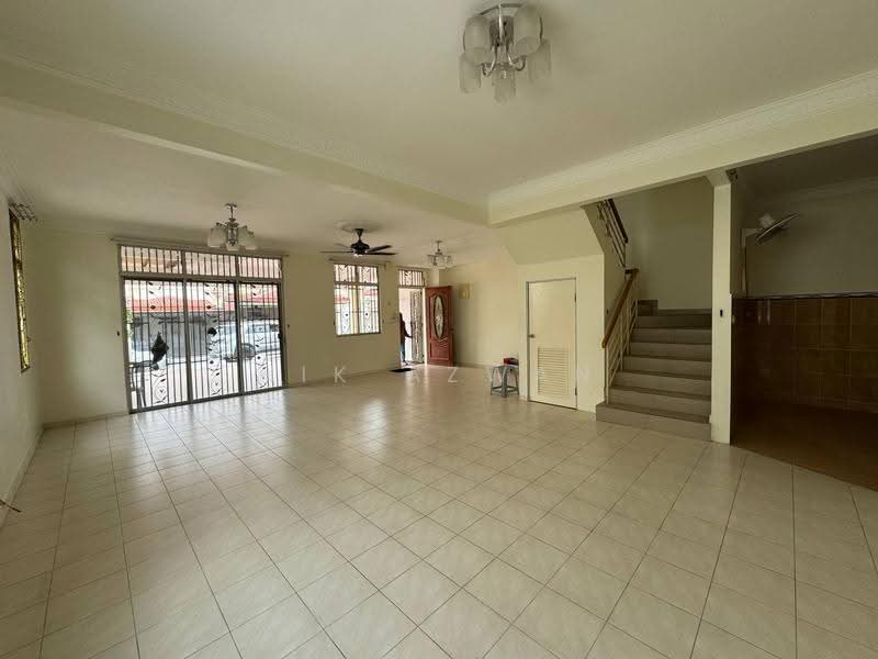Rumah Teres 2-Tingkat untuk Dijual di Bandar Baru Salak Tinggi (Sepang) - NIK AZWAN - Living Room - PropertyGuru.com.my