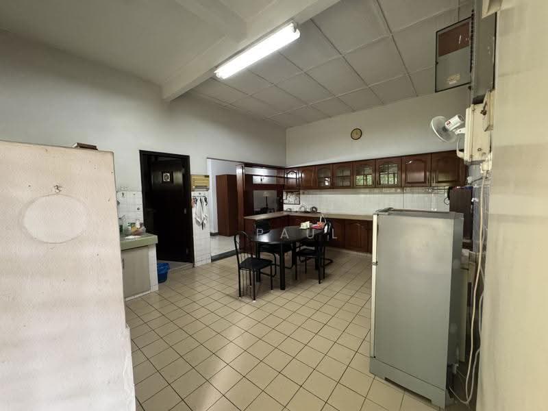Bungalow House for Sale in Seksyen 16 (Petaling Jaya) - J. Paul - Kitchen - PropertyGuru.com.my