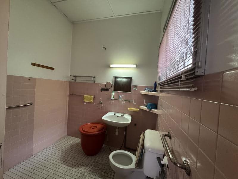 Bungalow House for Sale in Seksyen 16 (Petaling Jaya) - J. Paul - Bathroom - PropertyGuru.com.my