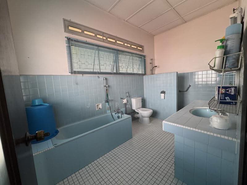 Bungalow House for Sale in Seksyen 16 (Petaling Jaya) - J. Paul - Bathroom - PropertyGuru.com.my
