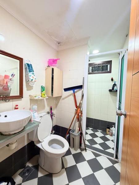 Kediaman Servis untuk Dijual di The Embassy (Bangunan Duta Impian) - Reny Hee - Bathroom - PropertyGuru.com.my