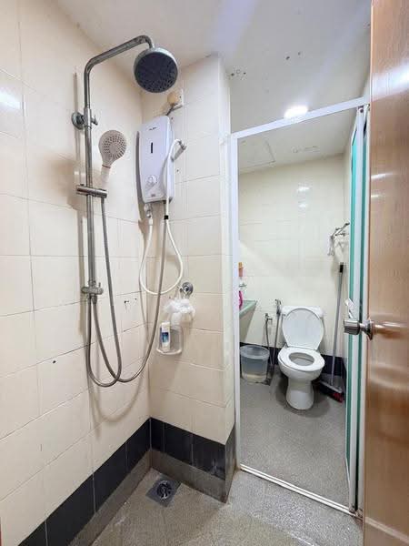 Kediaman Servis untuk Dijual di The Embassy (Bangunan Duta Impian) - Reny Hee - Bathroom - PropertyGuru.com.my