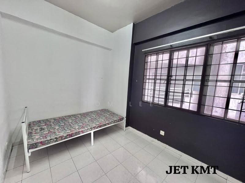 Kondominium untuk Dijual di Regency Condominium - Tom Lee - Bedroom - PropertyGuru.com.my