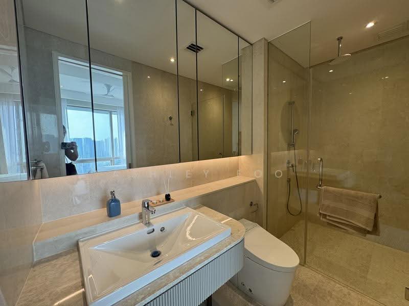 Kediaman Servis untuk Disewa di Southpoint Residences - Ashley Foo - Master Bathroom - PropertyGuru.com.my