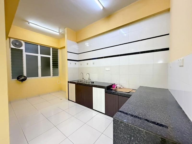 Condominium for Rent at Spectrum Residence (Alam Permai) - Quinn Loh - Kitchen - PropertyGuru.com.my