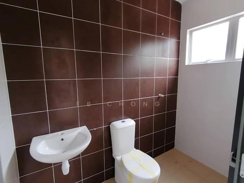Rumah Teres 2-Tingkat untuk Dijual di Dengkil (Selangor) - FB Chong - Bathroom - PropertyGuru.com.my