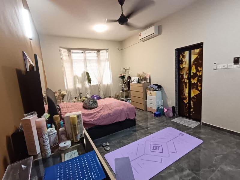 2-storey Terraced House for Sale in Taman Daya (Johor Bahru) - Ee Fong Toh - Bedroom - PropertyGuru.com.my