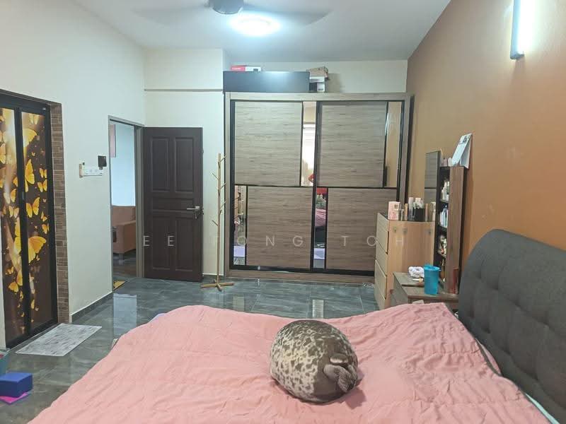 2-storey Terraced House for Sale in Taman Daya (Johor Bahru) - Ee Fong Toh - Bedroom - PropertyGuru.com.my