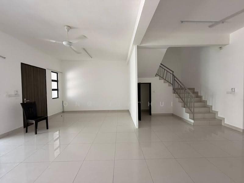 2-storey Terraced House for Sale in Seremban (Negeri Sembilan) - Ong Jia Hui - Living Room - PropertyGuru.com.my
