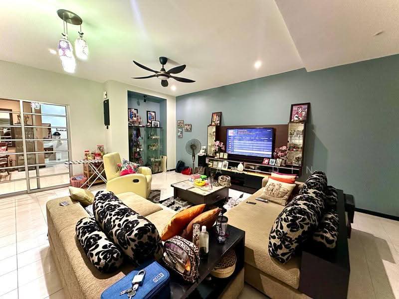 2-storey Terraced House for Sale in Bukit Rahman Putra (Sungai Buloh) - Adzura Zamedin - Living Room - PropertyGuru.com.my