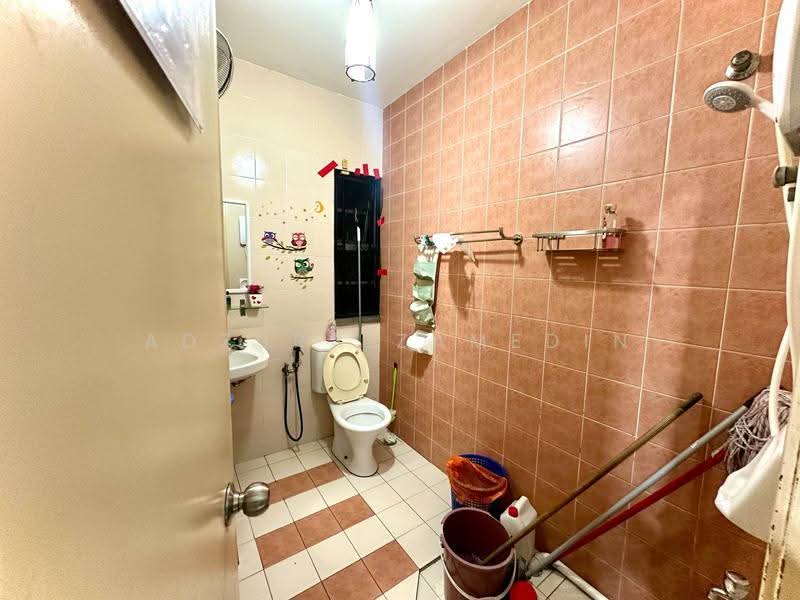 2-storey Terraced House for Sale in Bukit Rahman Putra (Sungai Buloh) - Adzura Zamedin - Bathroom - PropertyGuru.com.my